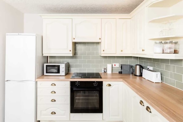 Fridge, microwave, oven, coffee/tea maker