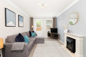 TV, fireplace, offices