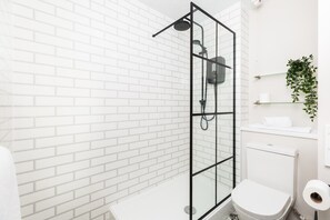 Shower, hair dryer, towels, shampoo