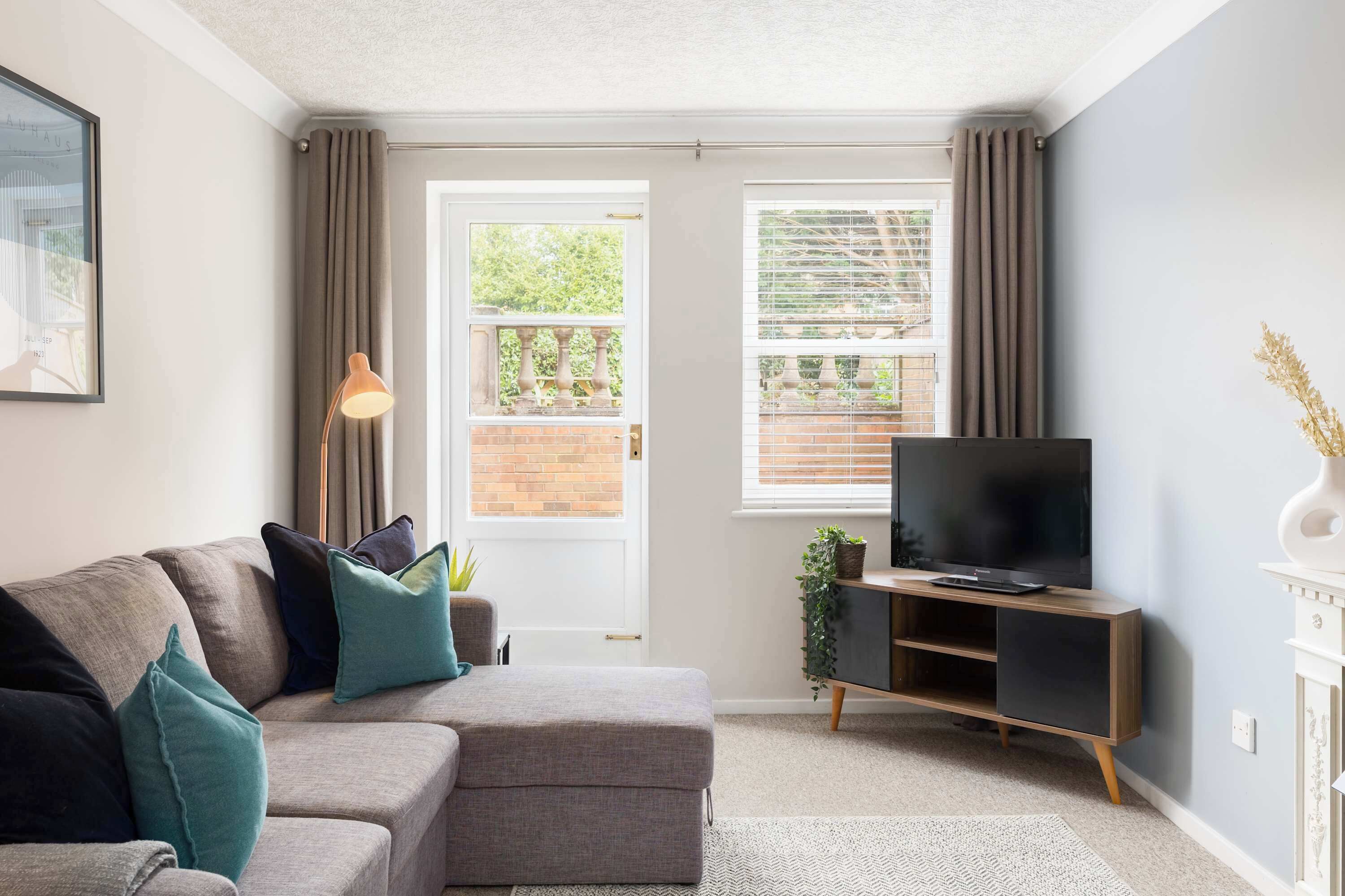 TV, fireplace, offices