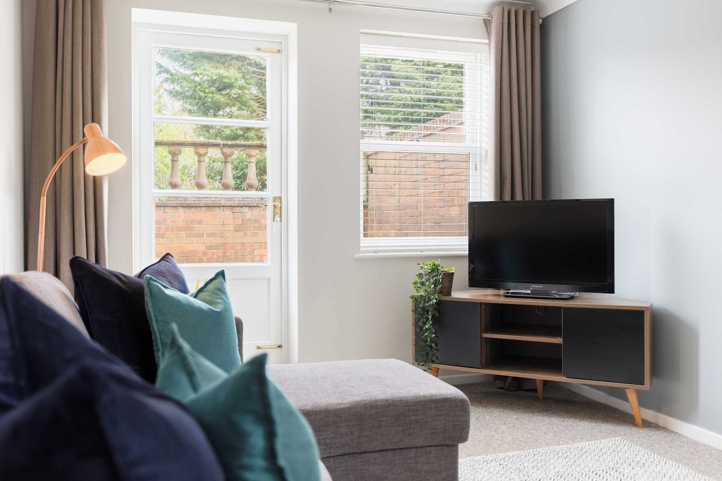 TV, fireplace, offices