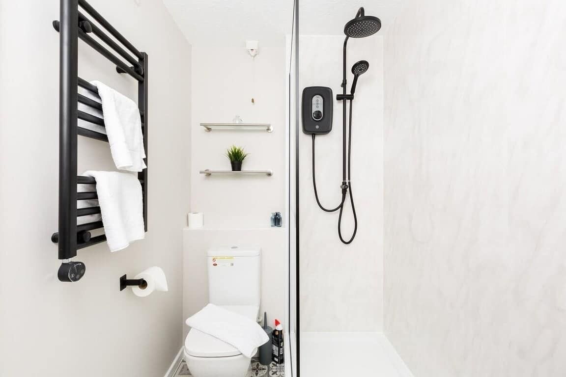 Shower, hair dryer, shampoo