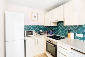 Fridge, microwave, oven, coffee/tea maker