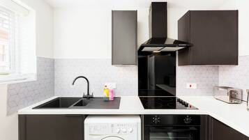 Fridge, microwave, oven, coffee/tea maker