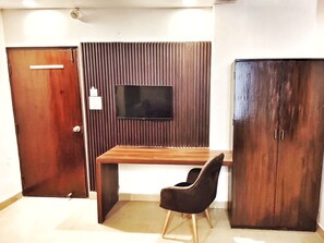 Double or Twin Room | Rollaway beds, free WiFi, bed sheets - Hotel the terminal (New Delhi)