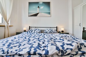 1 bedroom, free WiFi, bed sheets - Old building vacation apartment in the Goethe district - luxury bathroom, WiFi & space for 4 people (Bremerhaven)