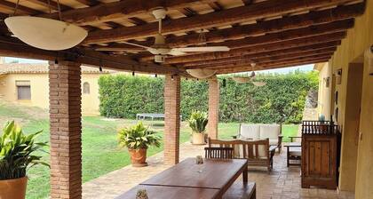 Charming holiday house surrounded by vineyards 60km from Barcelona for groups