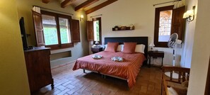 5 chambres, fer et planche à repasser, lit parapluie, Wi-Fi