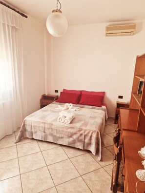 2 chambres, bureau, fer et planche à repasser, Wi-Fi gratuit