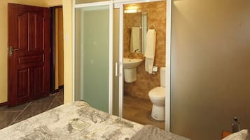 4 bedrooms, WiFi, bed sheets