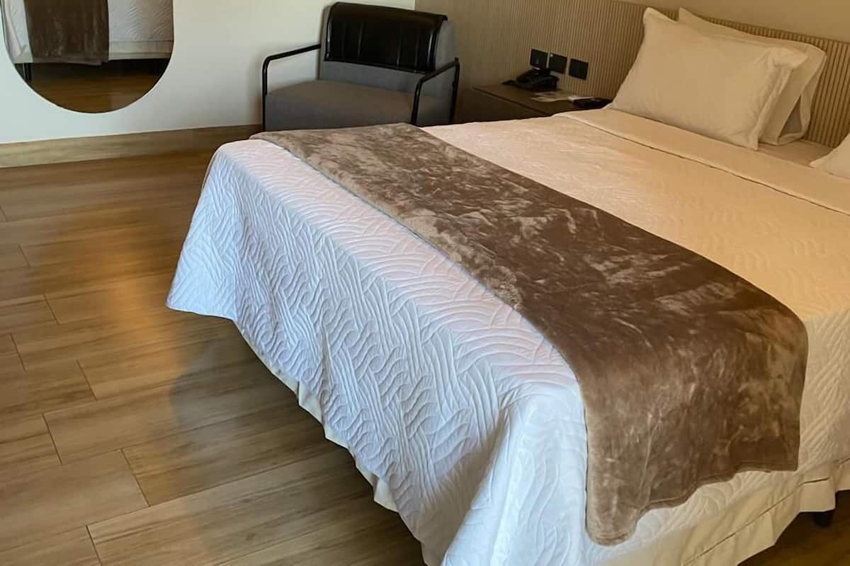 Laptop workspace, WiFi (free), bed sheets