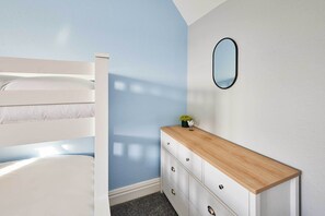 2 間睡房、書桌、熨斗/熨衫板、Wi-Fi