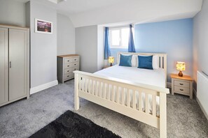 2 Schlafzimmer, Schreibtisch, Bügeleisen/Bügelbrett, WLAN