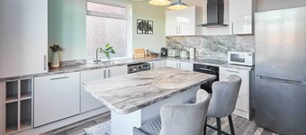 Host & Stay | The Parade View