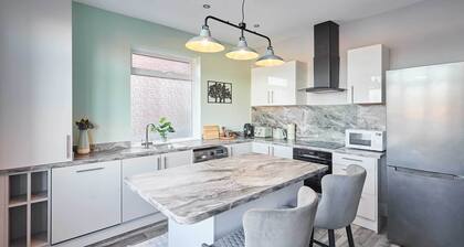 Host & Stay | The Parade View