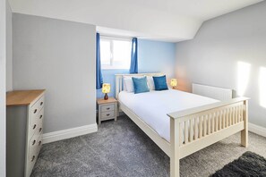 2 bedrooms, desk, iron/ironing board, WiFi