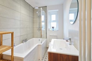 Shower, towels, shampoo - Host & Stay | Cheviot Street (Wooler)
