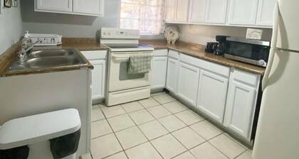 Entire 2-bedr Apt in El Paso with AC and WiFi