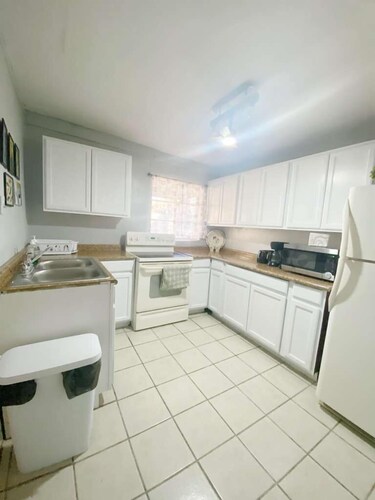 Entire 2-bedr  Apt in El Paso with AC and WiFi