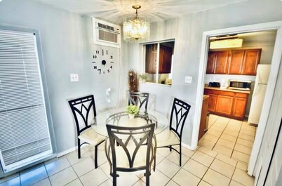 Entire 2-bedr  Apt in El Paso with AC and WiFi