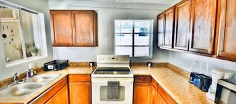 Entire 2-bedr Apt in El Paso with AC and WiFi