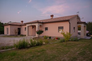 Exterior - Poolside Holiday House (Labin)