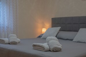 3 bedrooms, iron/ironing board, WiFi, bed sheets - Poolside Holiday House (Labin)