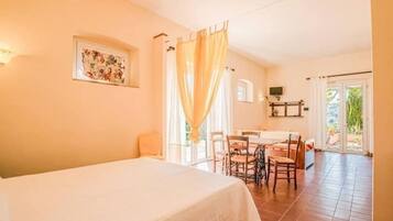 1 chambre, fer et planche Ă repasser, lit parapluie, Wi-Fi