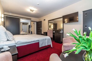 Hypo-allergenic bedding, in-room safe, desk, laptop workspace - Hotel Soray (Wieliczka)