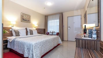 Dobbeltrom – standard | Allergitestet sengetøy, safe på rommet og skrivebord