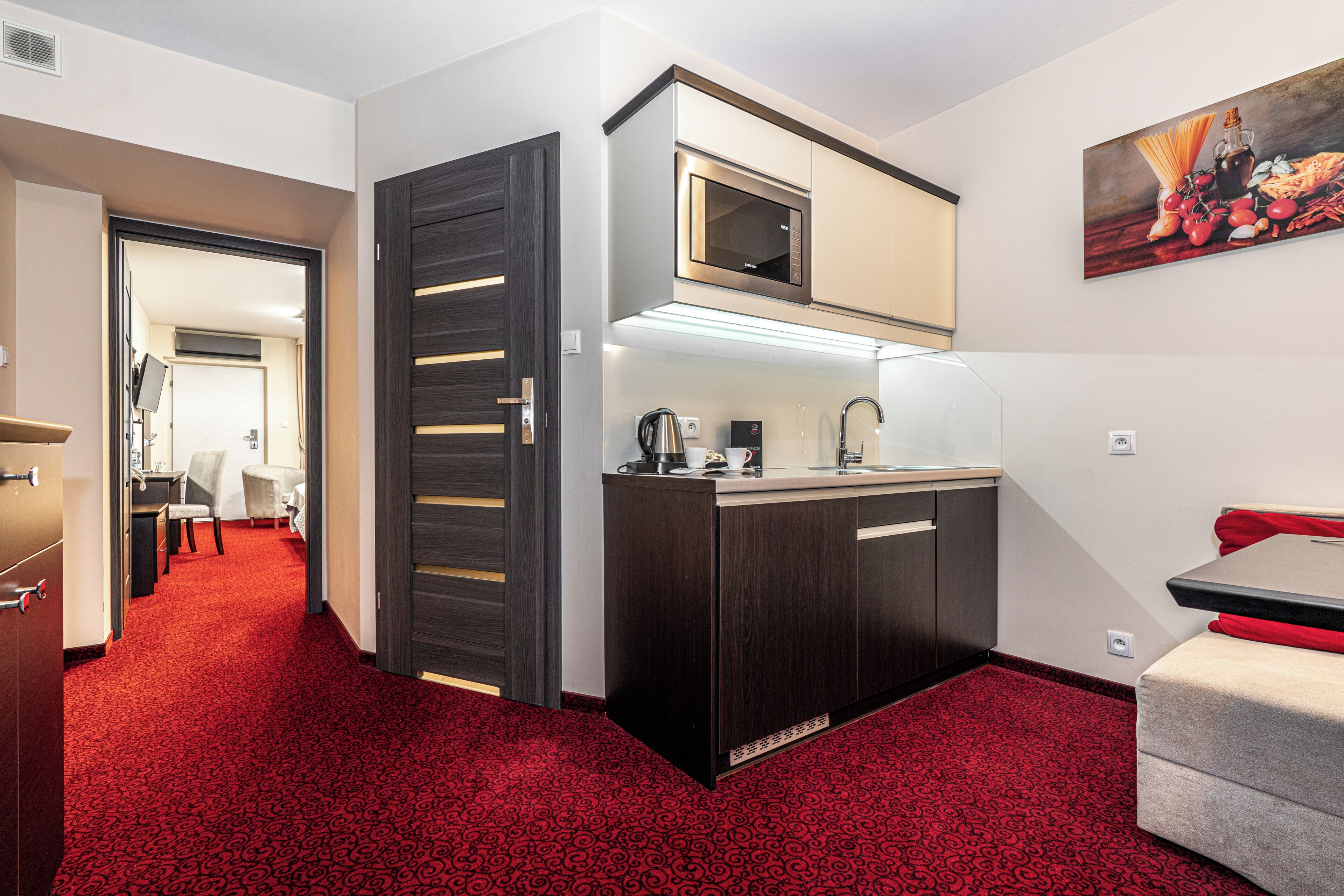 Studiosuite – junior | Allergitestet sengetøy, safe på rommet og skrivebord