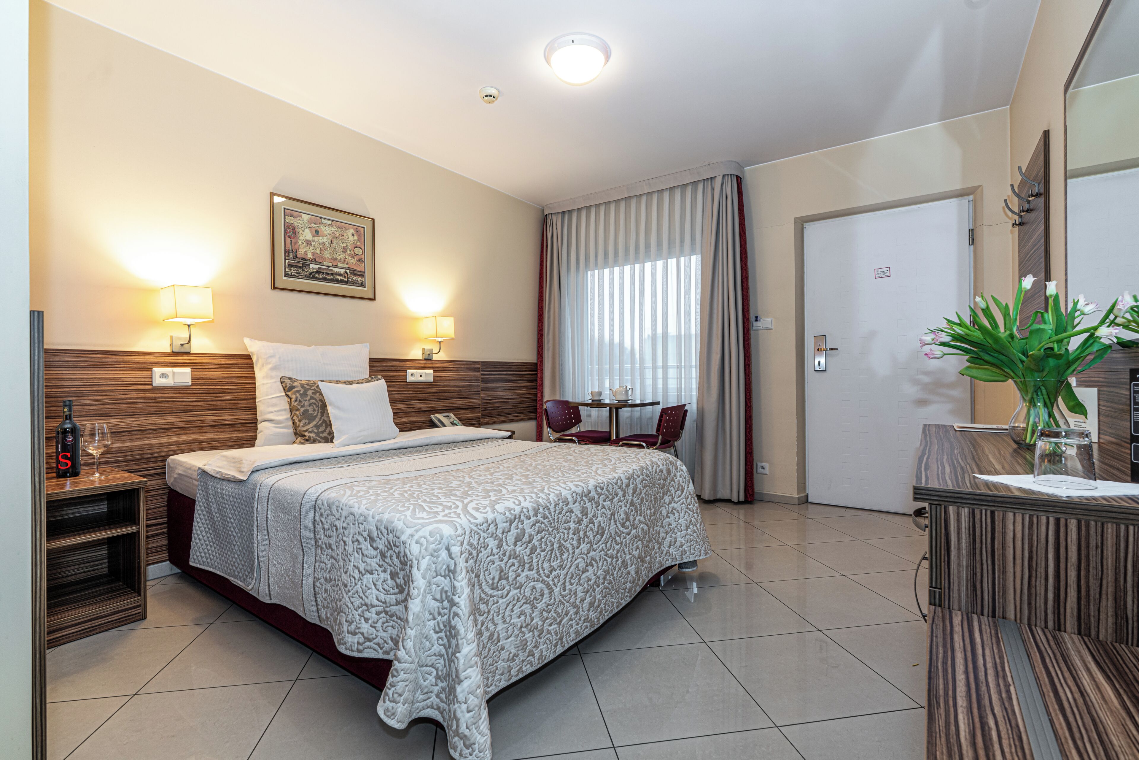 Hypo-allergenic bedding, in-room safe, desk, laptop workspace