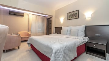 Studio – deluxe | Allergitestet sengetøy, safe på rommet og skrivebord