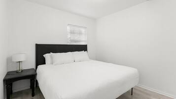 1 slaapkamer, een strijkplank/strijkijzer, wifi, beddengoed