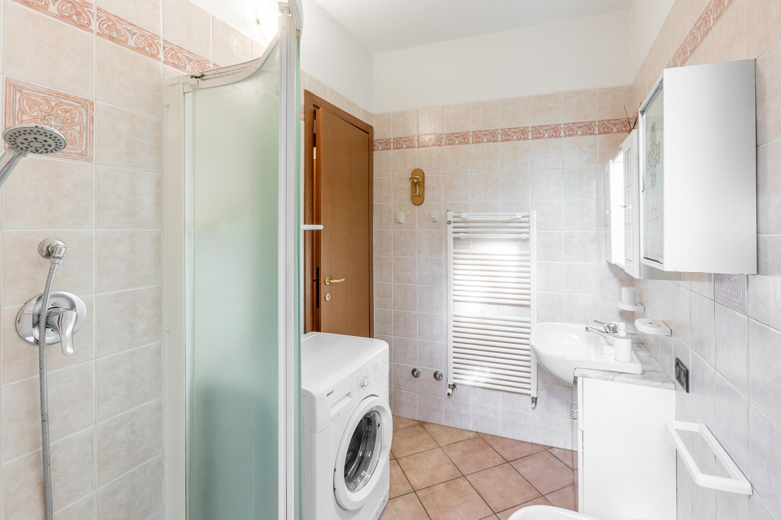Dusche, Haartrockner, Bidet, Handtücher