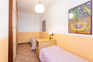 2 bedrooms, iron/ironing board, WiFi (free), bed sheets - Tina Home Lake View (Garda)