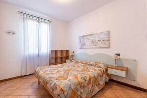 2 bedrooms, iron/ironing board, free WiFi, bed sheets - Tina Home Lake View (Garda)