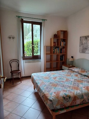 2 bedrooms, iron/ironing board, WiFi, bed sheets - TINA HOME LAKE VIEW (Garda)