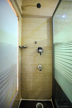 Deluxe Twin Room | Bathroom