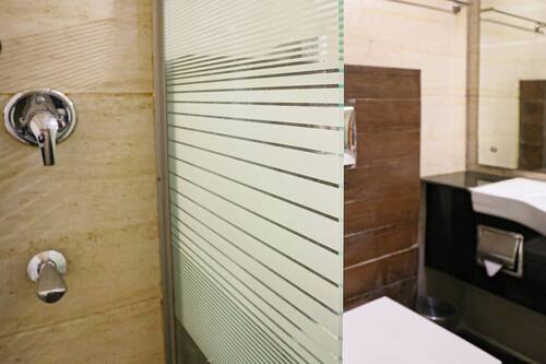 Deluxe Double Room | Bathroom | Shower, towels, soap, shampoo