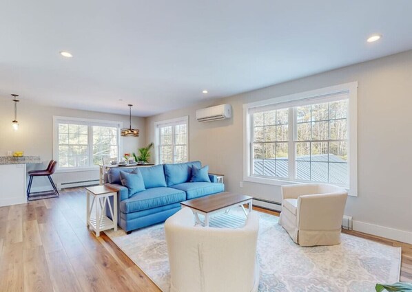 Televisión y chimenea 