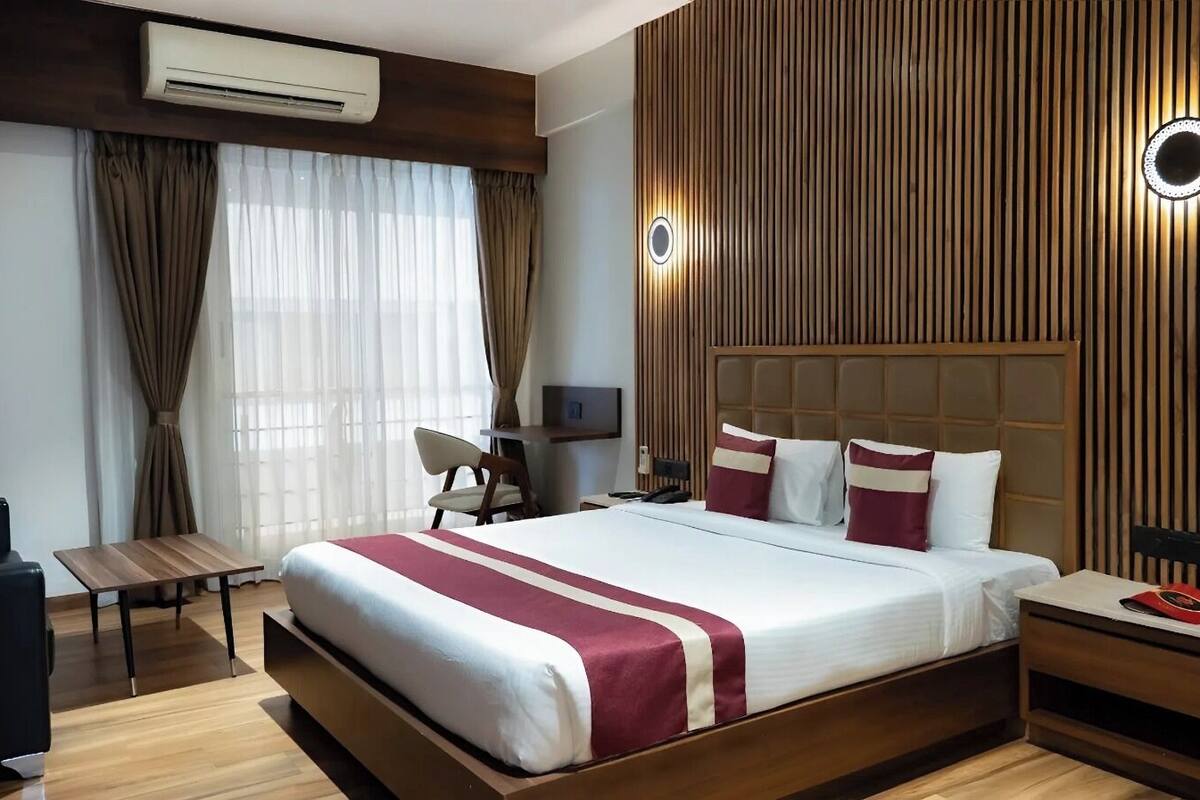 Deluxe Double Room, 2 Double Beds | 1 bedroom, in-room safe, free WiFi