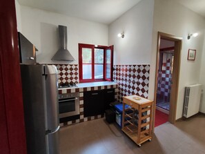 Private kitchen - Villa Pizzomunno, small villa in Vieste with direct access to the sandy beach. (Puglia)