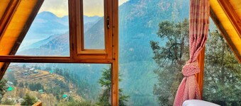 Charming 2-bedroom cottage in brilliant Jibhi with WiFi