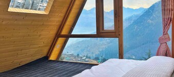 Charming 2-bedroom cottage in brilliant Jibhi with WiFi