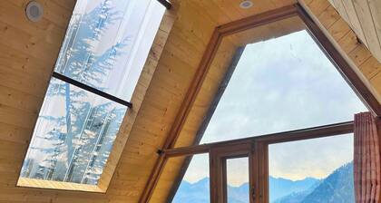 Charming 2-bedroom cottage in brilliant Jibhi with WiFi