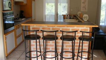 Réfrigérateur, micro-ondes, four, lave-vaisselle