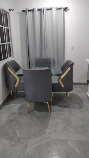 Departamento, 1 habitación, balcón | Restaurantes