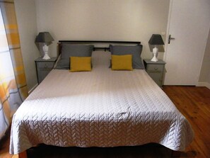 4 dormitorios, tabla de planchar con plancha, wifi y ropa de cama