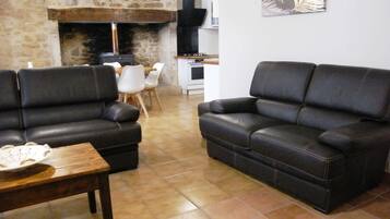 TV, tavolo da ping pong
